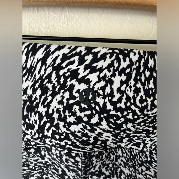 Lululemon InStill High-Rise Tights Warped Grain Alpine White Black 4
